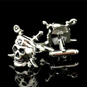 Sale💕Pirates of the Caribbean skull cufflinks